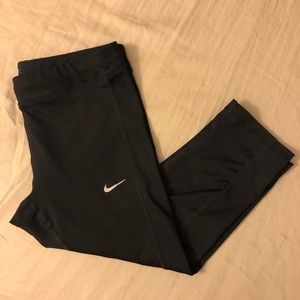 Nike Cropped Black Leggings
